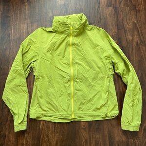 Lululemon Lightweight Hooded Jacket 
Wasabi Green  
W4BR5S 
Size 4